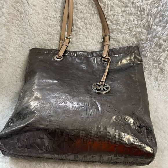 Michael Kors MK Mirror Metallic silver Bronze logo large tote tan leather straps - Picture 10 of 16